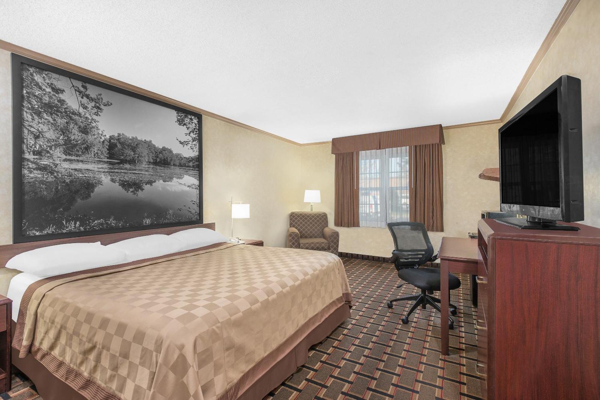 Super 8 By Wyndham Maumee Perrysburg Toledo Area Motel Room photo