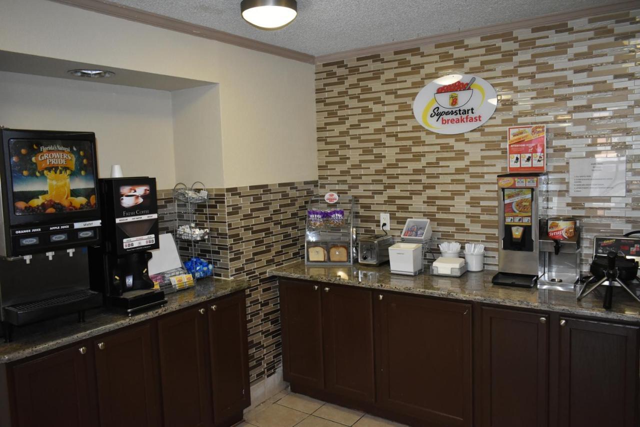 Super 8 By Wyndham Maumee Perrysburg Toledo Area Motel Exterior photo